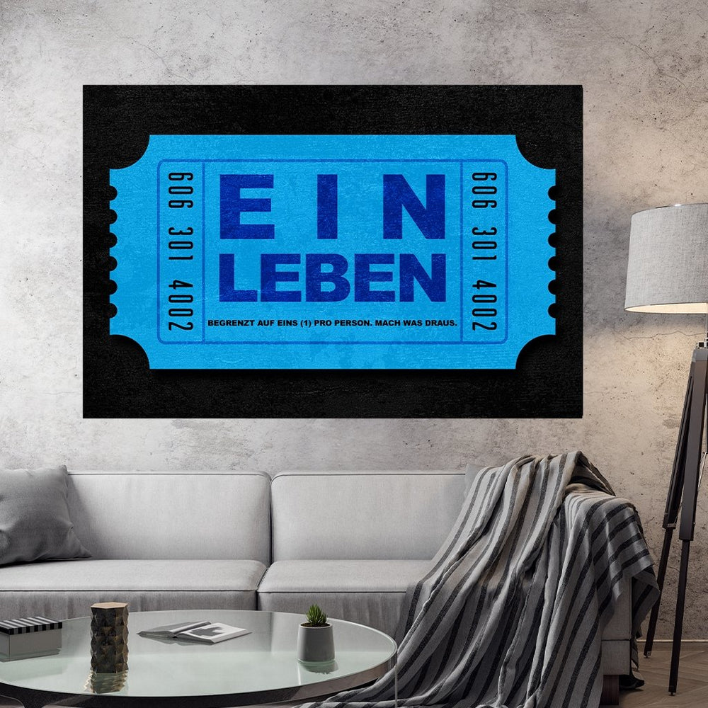 Das Motiv hängt in einem Wohnzimmer über einem Sofa